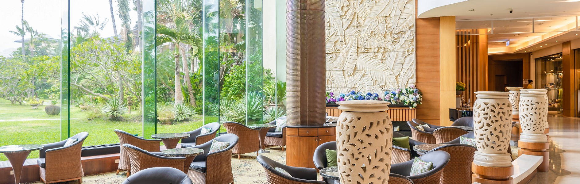 ロビーラウンジ