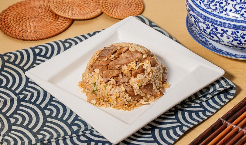 A diverse range of Chinese and Western dishes is available throughout the day.