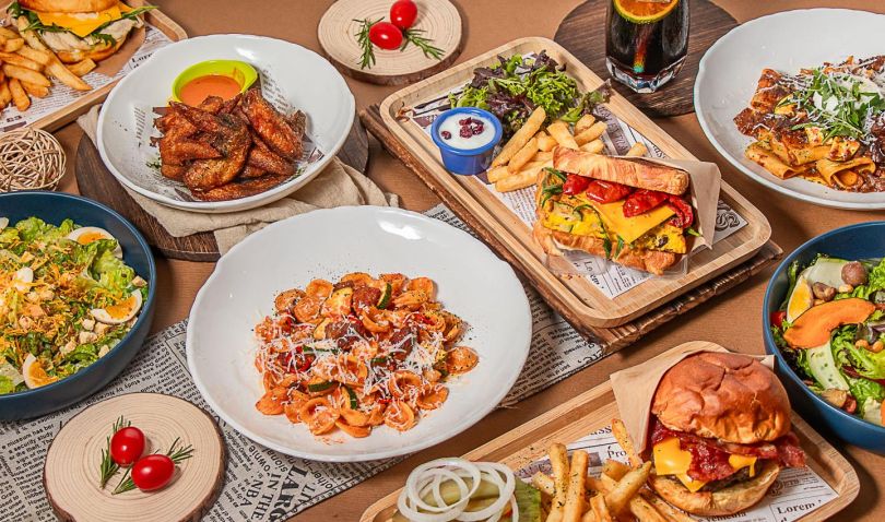 A diverse range of Chinese and Western dishes is available throughout the day.