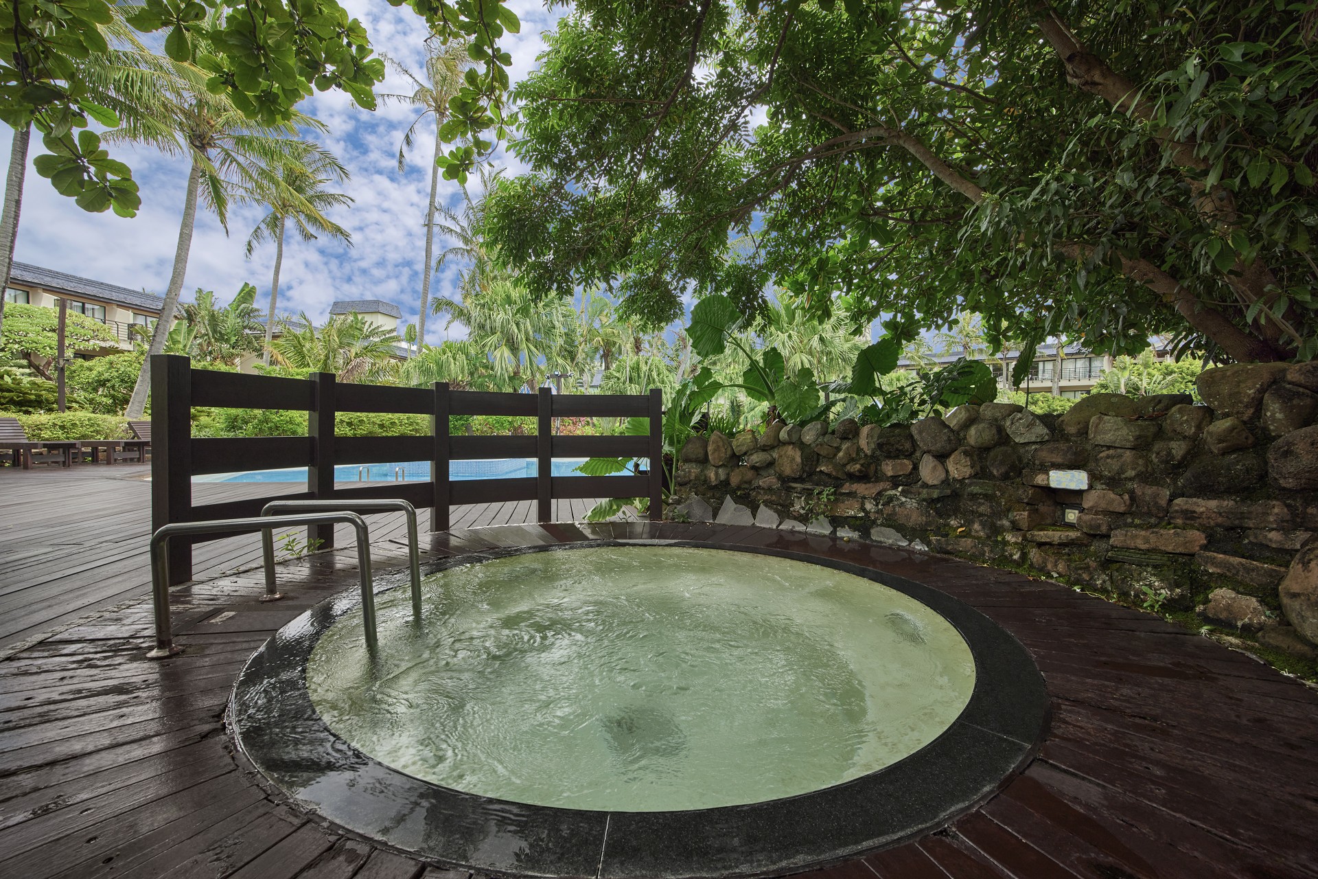 墾丁凱撒椰林泳池