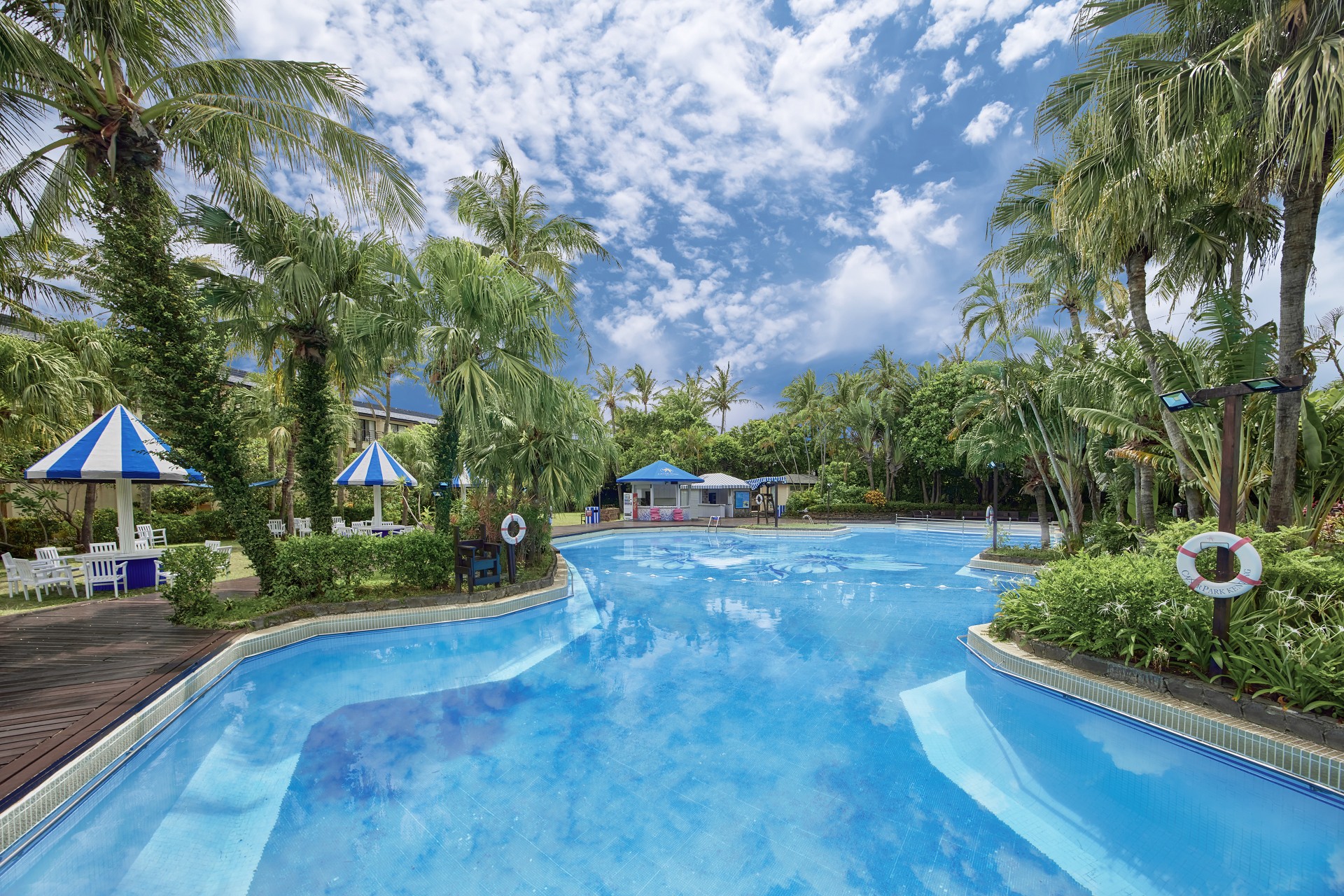 墾丁凱撒椰林泳池