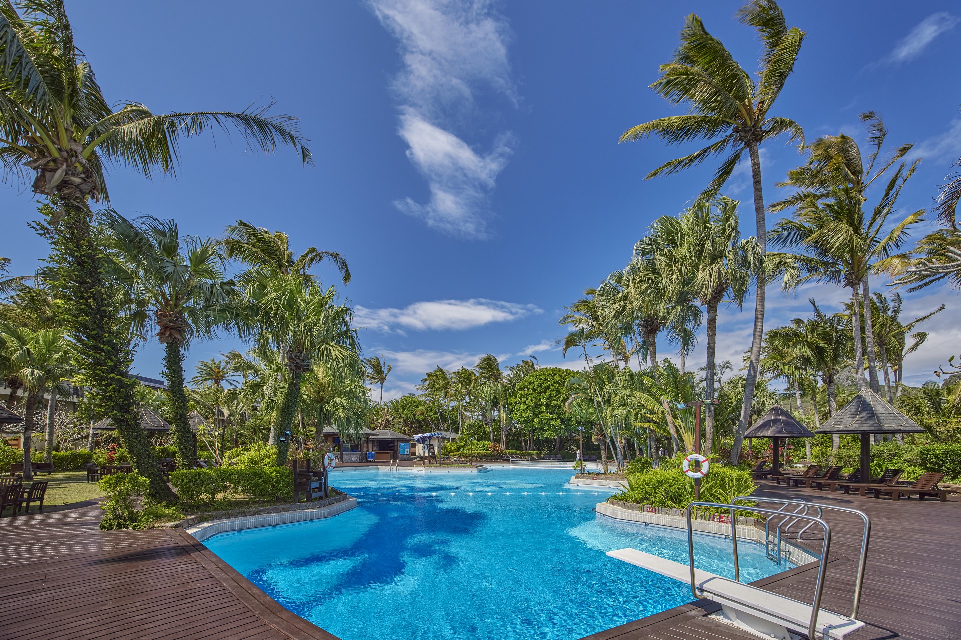 墾丁凱撒椰林泳池