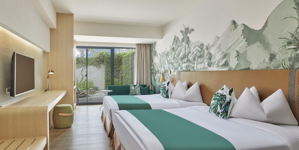 Jacuzzi Guest Room Poolside